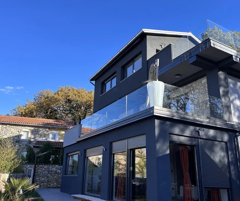 Charming rustic home with a pool for sale in Dobrinj in Croatia