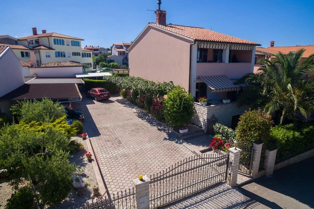Edificio de apartamentos en venta cerca del mar en Pula, Croacia