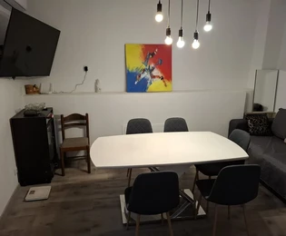 K.Sućurac, kuća u nizu 117m2 u centru mjesta, udaljena 40 m od mora