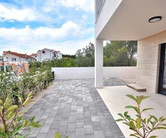 Vodice - Wohnung mit Garten in einer kleinen Stadtvilla