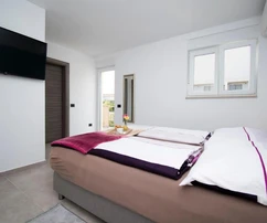 Moderní vila s bazénem a výhledem na Vodnjan na prodej v Chorvatsku