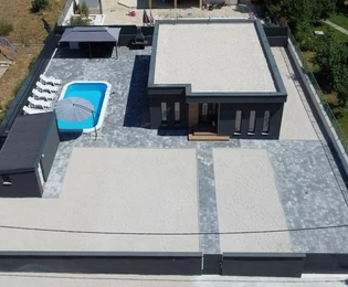 Zadar, Ninski stanovi, moderna kuća s bazenom i saunom