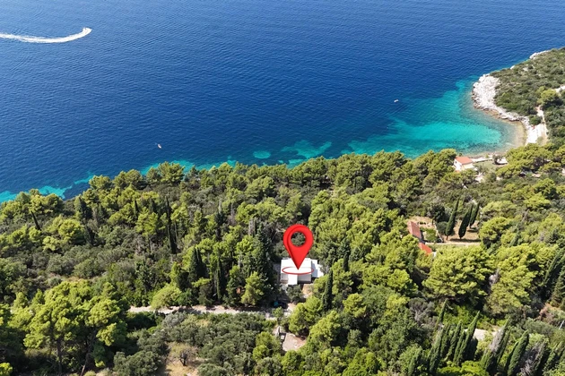 Casa en venta a solo 50 metros del mar en Dubrovačko Primorje, Croacia