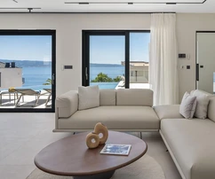 Split-Podstrana, luxusná vila s garážou, bazénom a panoramatickým výhľadom na more