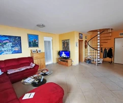 Attraktive Maisonettewohnung mit offenem Meerblick in ruhiger Lage!