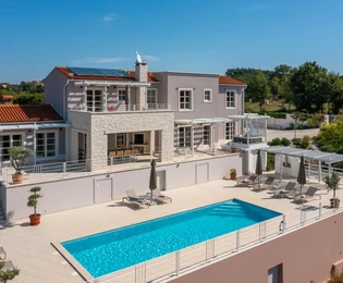 Istrien, Svetvinčenat: Edle villa mit pool und garten