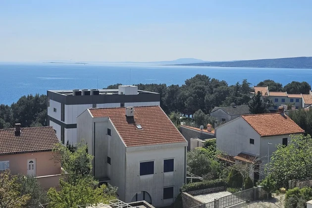 Penthouse s terasou na střeše a výhledem na moře, 250 m od pláže!