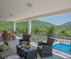 Freistehendes Haus mit Pool in Zagvozd zu verkaufen in Kroatien