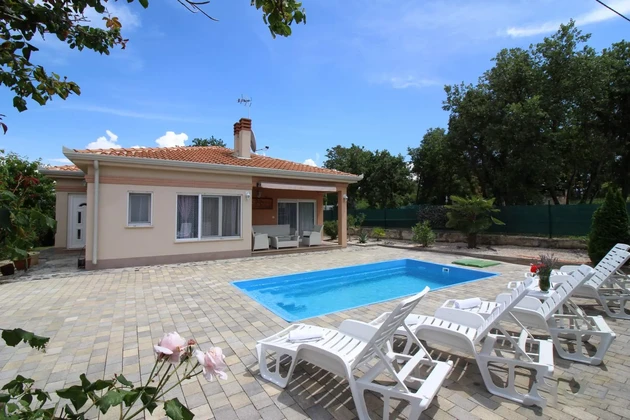 Istrie, Poreč, Bungalow de luxe avec piscine et grande cour