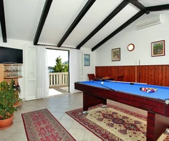 Dalmatian home for sale right on the waterfront in Blato in Croatia