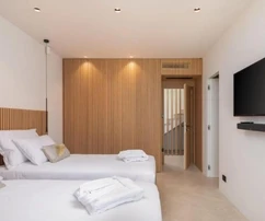 Villa in Sutivan auf Brač mit Panoramablick zu verkaufen in Kroatien