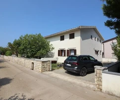 Семейная недвижимость с красивым двором