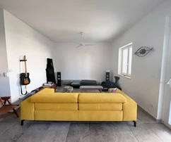 MODERNE ZARIADENÝ BYT SO ZÁHRADOU, NA TICHOM MIESTE!