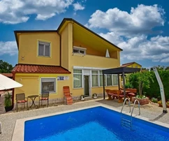 Dom z basenem i pięcioma apartamentami, Istria, Poreč