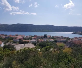 Marina, Poljica, stavební pozemek 1850 m2, 150 m od moře