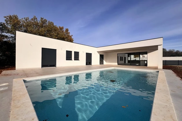 Moderne ebenerdige Villa mit Pool in Labin zu verkaufen in Kroatien