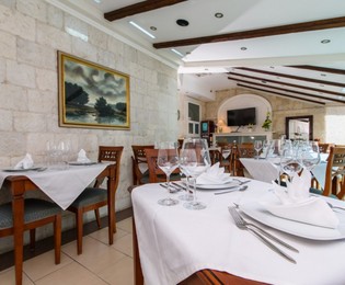 Beeindruckendes Hotel direkt am Meer in Trogir zu verkaufen