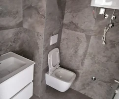 Čiovo, Okrug G., petit appartement de 2 chambres de 58m2, jardin, grande terrasse, immeuble neuf