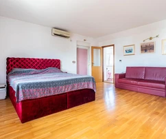 Maison jumelée à vendre près de la mer à Kaštela en Croatie