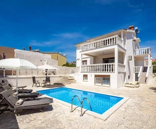 Villa di lusso con piscina in vendita a Medolino in Croazia