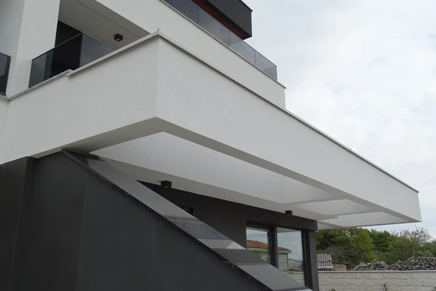 Luxus penthouse Krk szigetén, tengerhez közel eladó Horvátországban