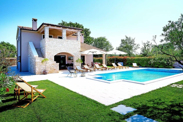 Luxury villa with pool for sale in Marčana in Croatia