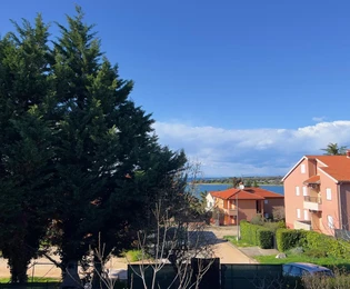 Istria, alrededores de Novigrad, encantadora casa adosada con vistas al mar y jardín