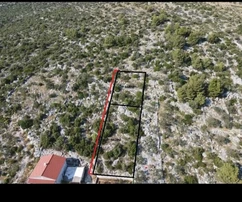 Marina, stavebný pozemok 461 m2, 300 m od mora a pláže