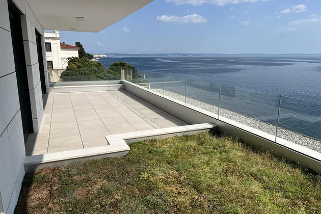 Rijeka, Pecine, nová investice, luxusní čtyřpokojový apartmán, 120,86 m², první řada u moře