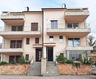 Appartamento attraente con vista mare e giardino!