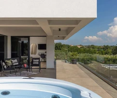 Villa di lusso con piscina riscaldata a Lovrečica, Umag: Vita serena sull'Adriatico