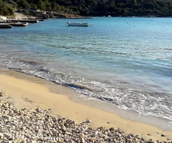 Vinišće, zátoka Stari Trogir, poľnohospodárska pôda 837 m2, prvý rad pri mori