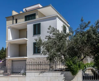 Čiovo, Okrug Gornji | Venta exclusiva, apartamento de dos dormitorios con hermosas vistas al mar