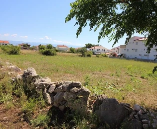 Terreno edificabile (necessaria la preparazione del piano UPU) vicino al centro