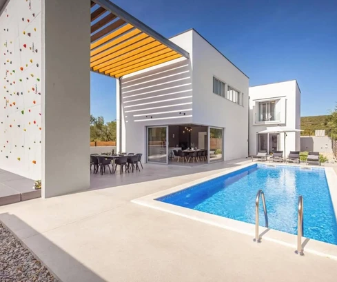 Villa con piscina en venta en Biograd Na Moru, Croacia