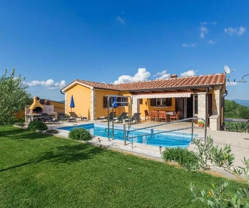 Poreč : Stunning villa with pool and panoramic views for sale