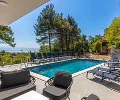 Exkluzív villa medencével Opatija közelében