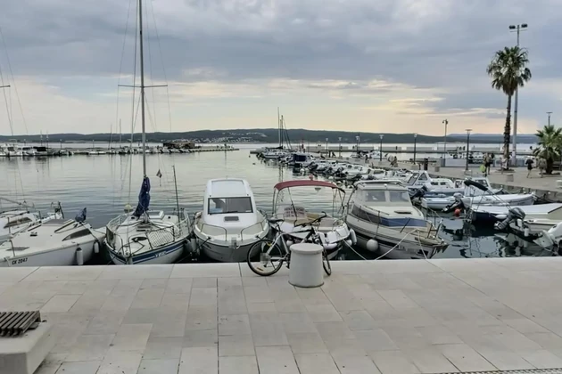 Crikvenica, négy lakásos ház, mindössze 100 méterre a tengertől, kiváló befektetés