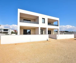 Vodice – Wohnung mit Garten in ruhiger Lage