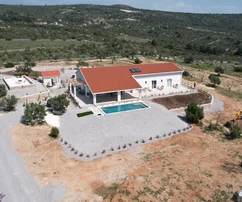 Luxury villa on 2 hectares of land with panoramic sea view