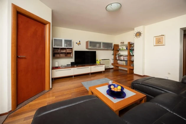 Split, Žnjan, három hálószobás, 136 m2-es lakás tengerre néző kilátással és 30 m2-es garázzsal