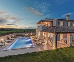 Lenyűgöző kétszintes villa – Pula régió