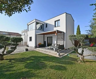 Istrie, Poreč – maison intelligente avec jardin et jacuzzi