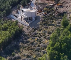 Dugi Rat, terreno edificabile di 617 m2, vista mare, a 600 m dalla spiaggia