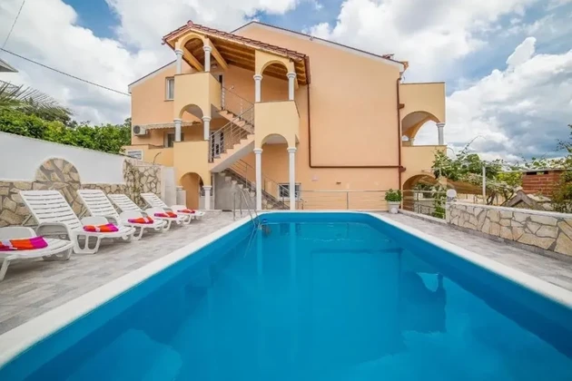 Trogir, casa bifamiliare di 471 m2 con piscina, a 25 m dal mare, vista mare aperta