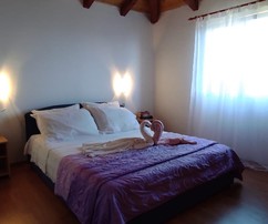 Impresionante casa frente al mar con tres apartamentos en venta