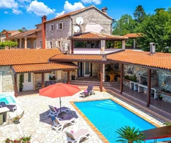 Duplex avec piscine à vendre près de Tinjan en Croatie