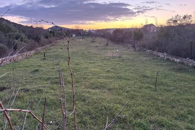 Terrain constructible 1162, à 6 km de Vodice