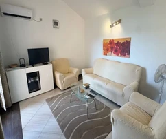 КВАРТИРА В ПРИВЛЕКАТЕЛЬНОМ МЕСТЕ, В 50 М ОТ ПЛЯЖА!