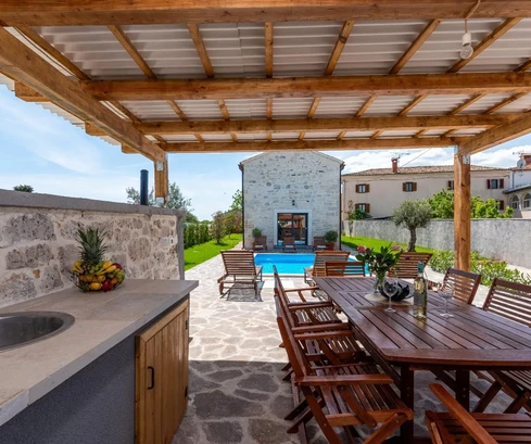 Steinvilla mit Pool in Poreč zu verkaufen in Kroatien